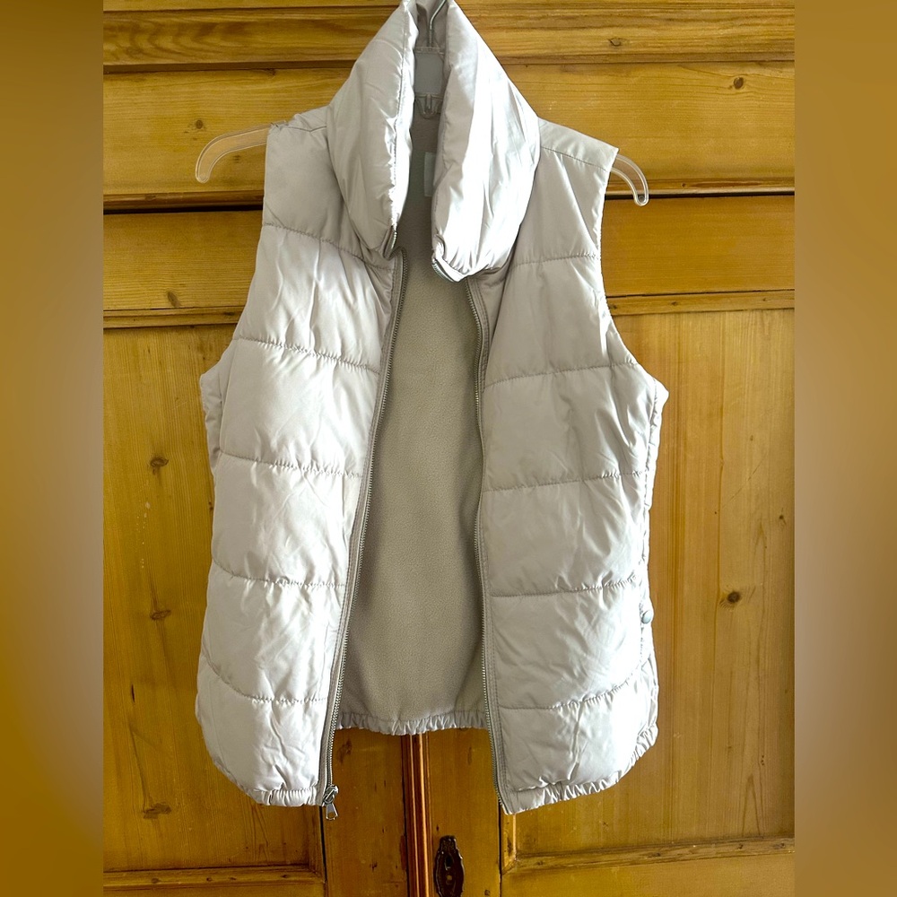 Old Navy puffer vest- never worn!